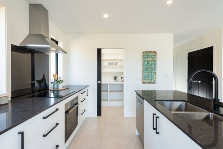 Photo of property in 1 Furlong Road, Papamoa, 3118