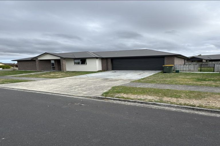 Photo of property in 8 Waltham Place, Rototuna North, Hamilton, 3210