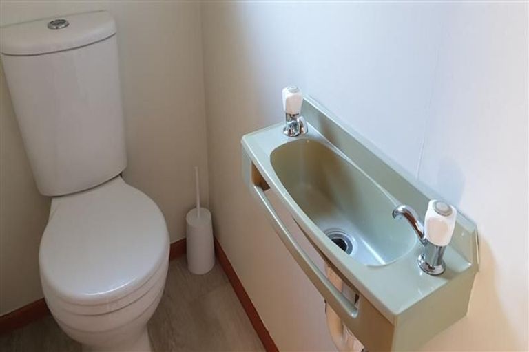 Photo of property in 152 Beacon Point Road, Wanaka, 9305