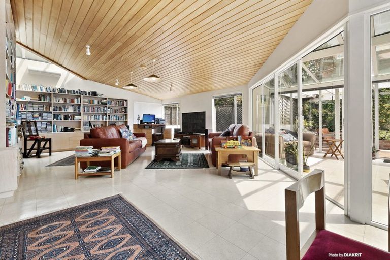 Photo of property in 10b Central Terrace, Kelburn, Wellington, 6012