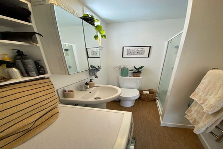 Photo of property in 21 Hawker Street, Mount Victoria, Wellington, 6011