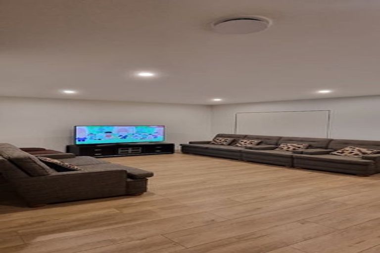 Photo of property in 19 Kaimai Avenue, Massey, Auckland, 0614