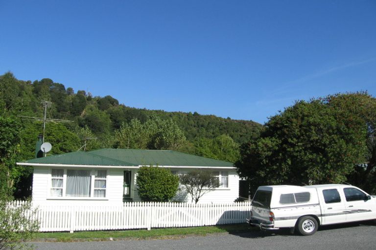 Photo of property in 670 Main Road North, Te Marua, Upper Hutt, 5018