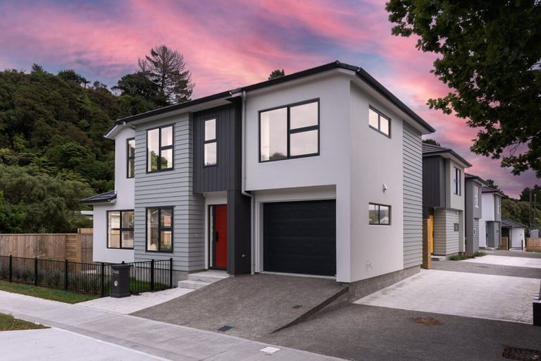 Photo of property in 20a Korau Grove, Stokes Valley, Lower Hutt, 5019