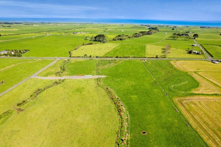 Photo of property in 7104 South Road, Warea, New Plymouth, 4381