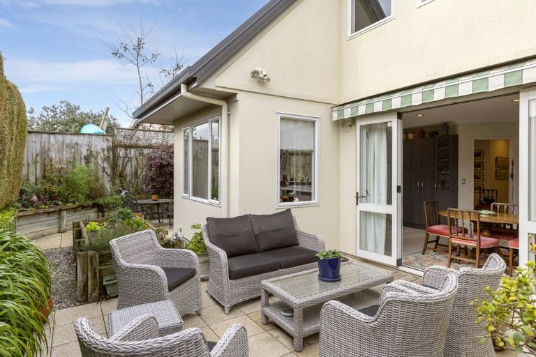 Photo of property in 2/12 Gradwell Place, Two Mile Bay, Taupo, 3330