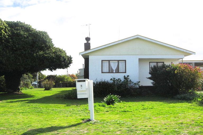 Photo of property in 1 Leyland Road, Te Awanga, 4102