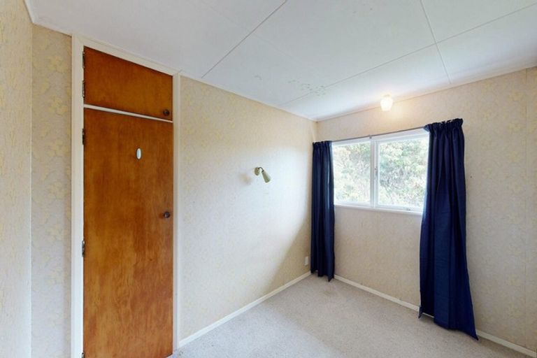 Photo of property in 42 Versailles Street, Karori, Wellington, 6012