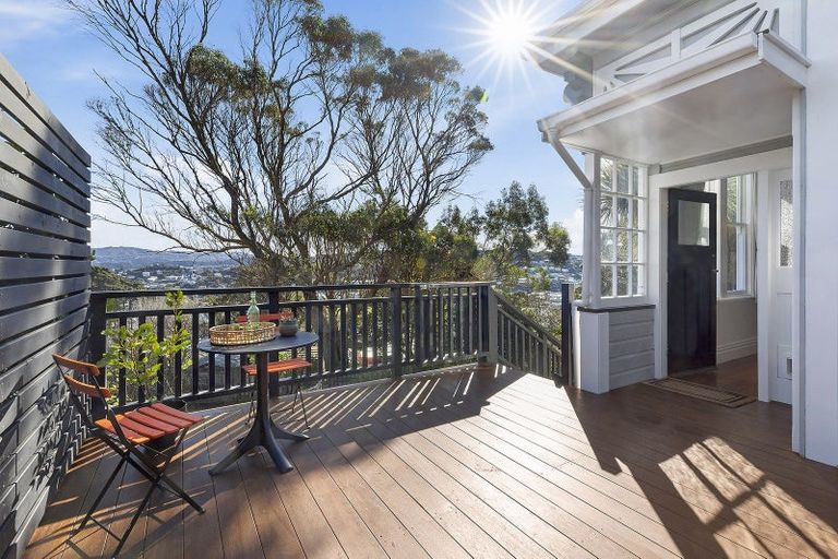 Photo of property in 11 Nevay Road, Miramar, Wellington, 6022