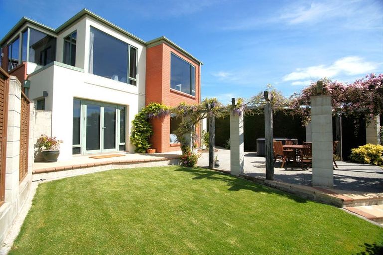 Photo of property in 262a Mount Pleasant Road, Mount Pleasant, Christchurch, 8081