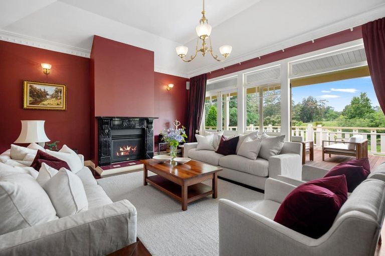 Photo of property in 3 Daphne Harden Lane, Paremoremo, Auckland, 0632