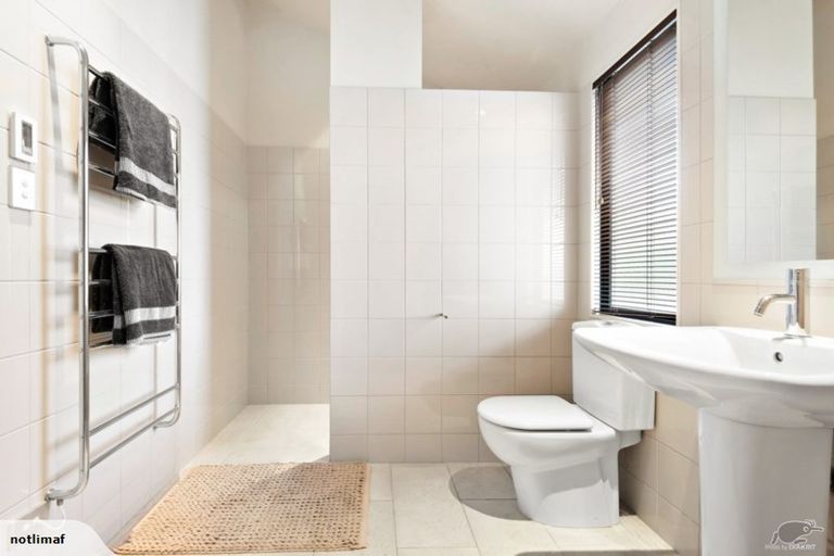 Photo of property in 48a Picasso Drive, West Harbour, Auckland, 0618