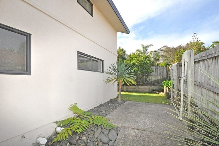 Photo of property in 2/65 Donald Street, Stanmore Bay, Whangaparaoa, 0932