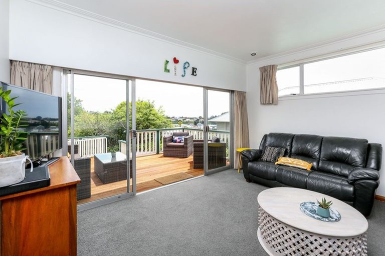 Photo of property in 41 Queens Road, Glen Avon, New Plymouth, 4312