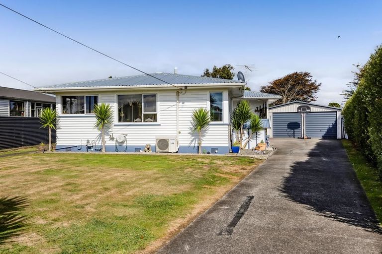 Photo of property in 15 Bone Crescent, Hawera, 4610