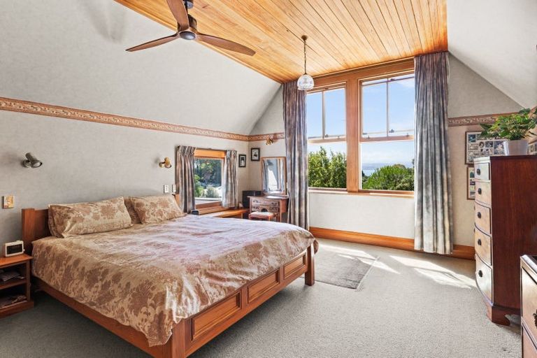 Photo of property in 43 Napier Terrace, Hospital Hill, Napier, 4110