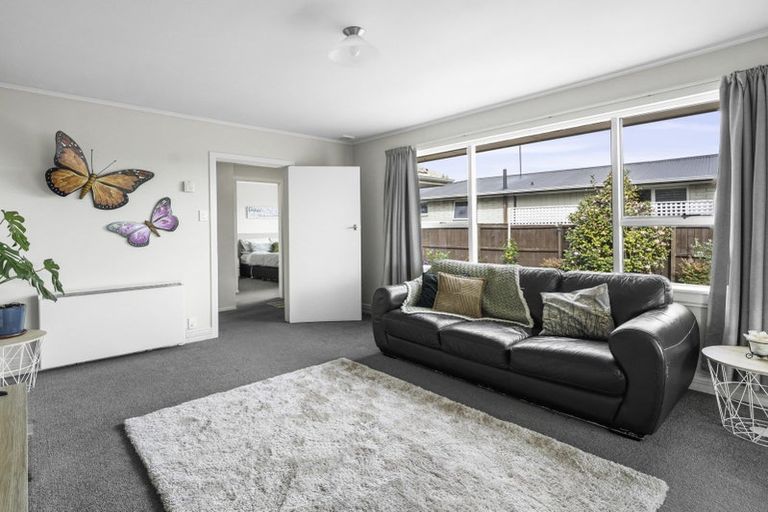 Photo of property in 82 Farquhars Road, Redwood, Christchurch, 8051
