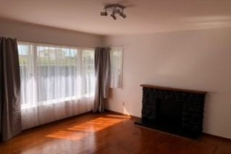 Photo of property in 51 Beach Road, Te Atatu Peninsula, Auckland, 0610