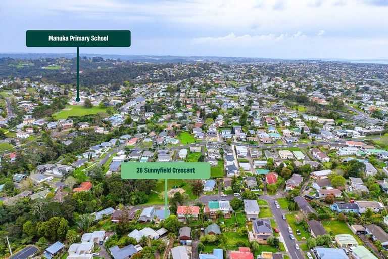 Photo of property in 28 Sunnyfield Crescent, Glenfield, Auckland, 0629