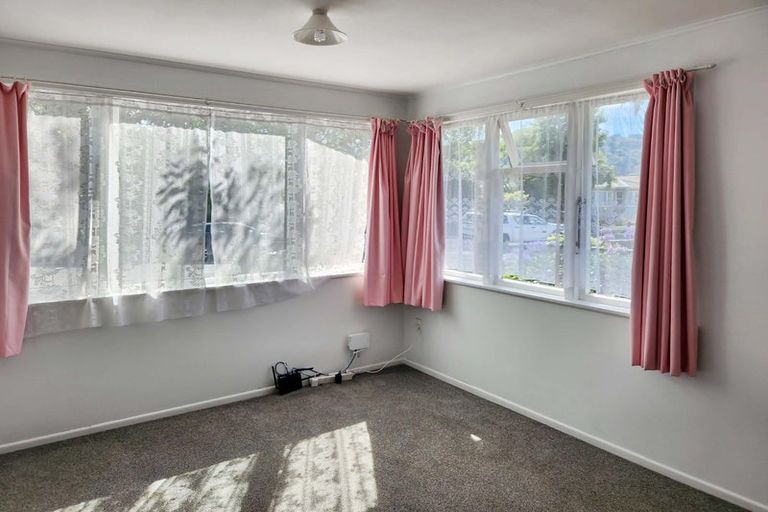 Photo of property in 40 Oregon Drive, Maoribank, Upper Hutt, 5018