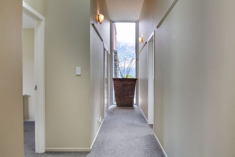 Photo of property in 33 Benmore Place, Glenorchy, 9372