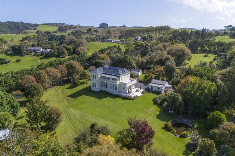 Photo of property in 26 Crosland Road, South Head, Helensville, 0874