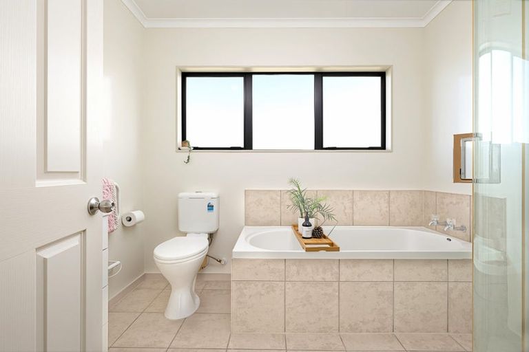 Photo of property in 48 Basra Drive, Henderson, Auckland, 0612