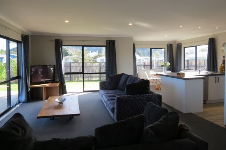 Photo of property in 19 Victoria Street, Coromandel, 3506