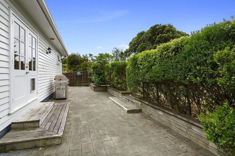 Photo of property in 6 Franklyn Road, Tawa, Wellington, 5028