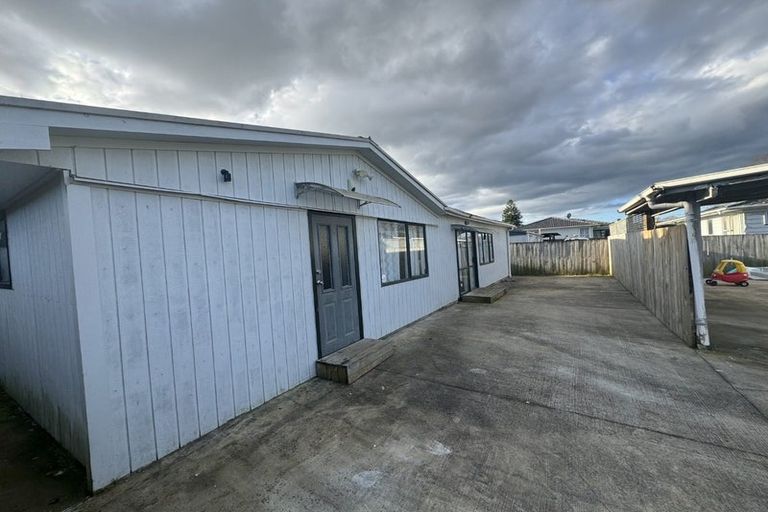 Photo of property in 21 Mon Desir Place, Manurewa, Auckland, 2102