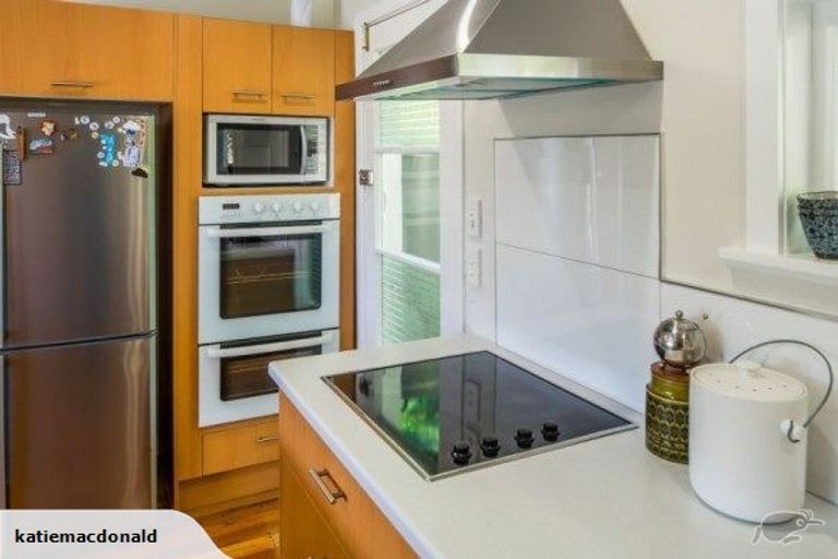 Photo of property in 26 Kiriwai Road, Paremata, Porirua, 5024