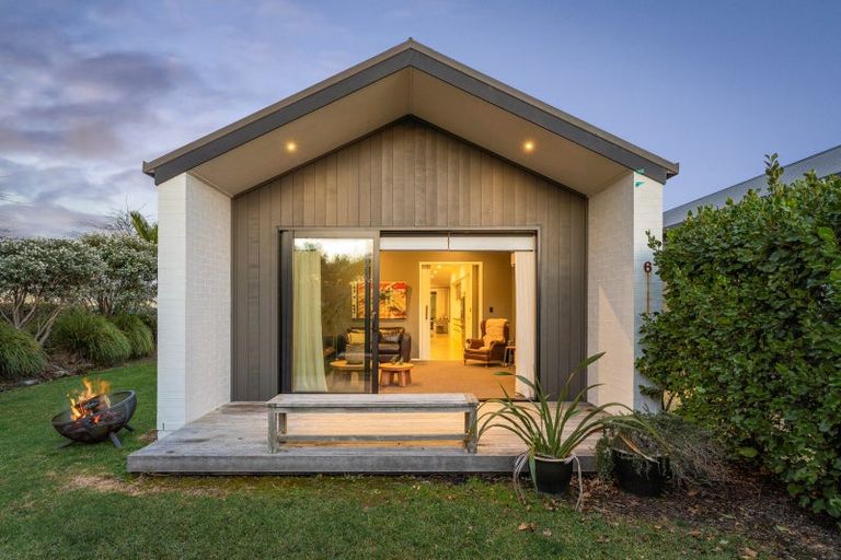 Photo of property in 6 Sandpiper Avenue, Point Wells, 0986