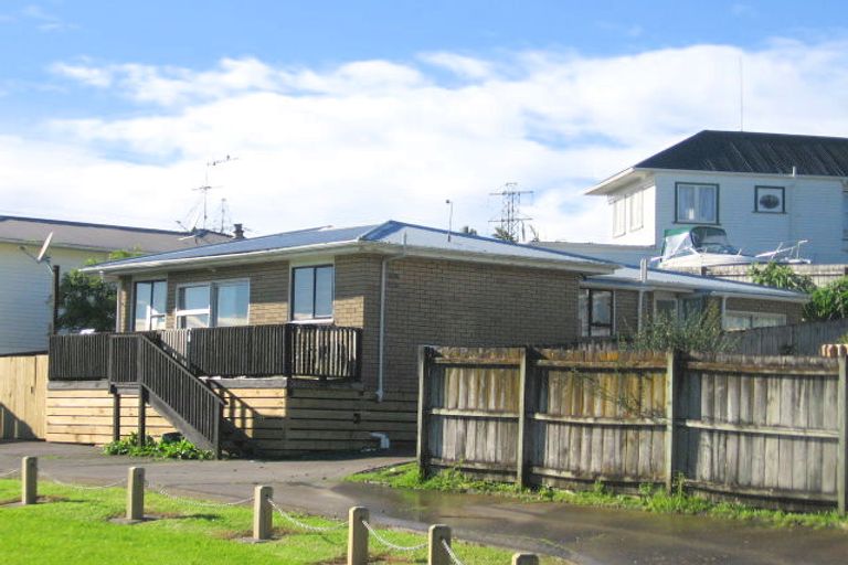 Photo of property in 73 Keegan Drive, Massey, Auckland, 0614