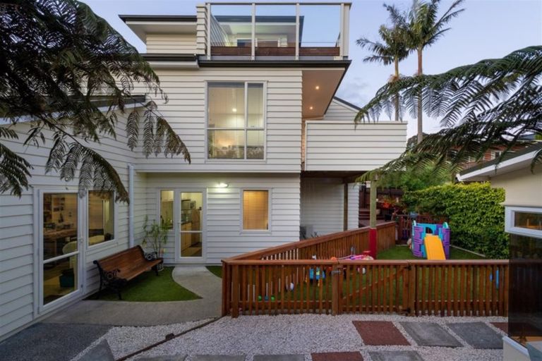 Photo of property in 2/29 Orchard Road, Browns Bay, Auckland, 0630