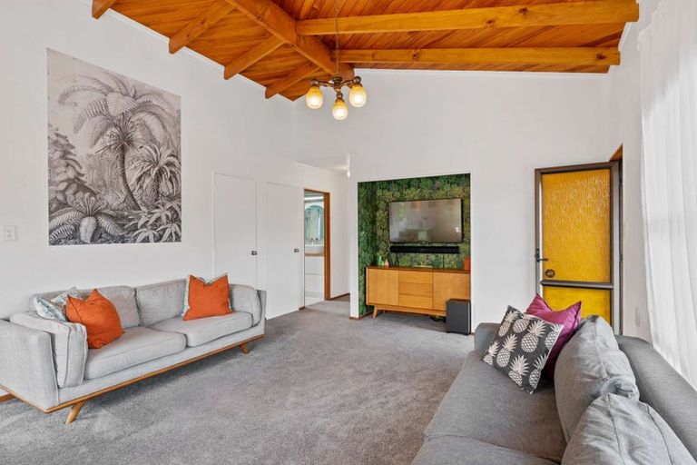 Photo of property in 17 Te Moau Avenue, Parakai, 0830