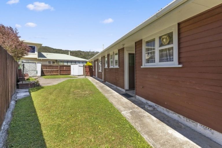 Photo of property in 2 Lowry Crescent, Stokes Valley, Lower Hutt, 5019