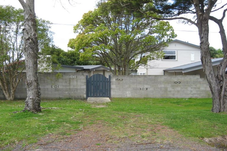 Photo of property in 4 Holgate Avenue, Herald Island, Auckland, 0618