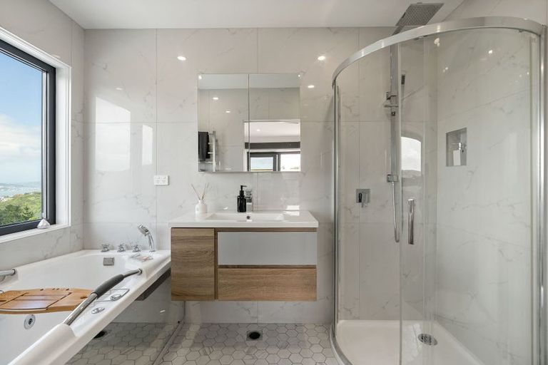 Photo of property in 35 Grumman Lane, Newlands, Wellington, 6037