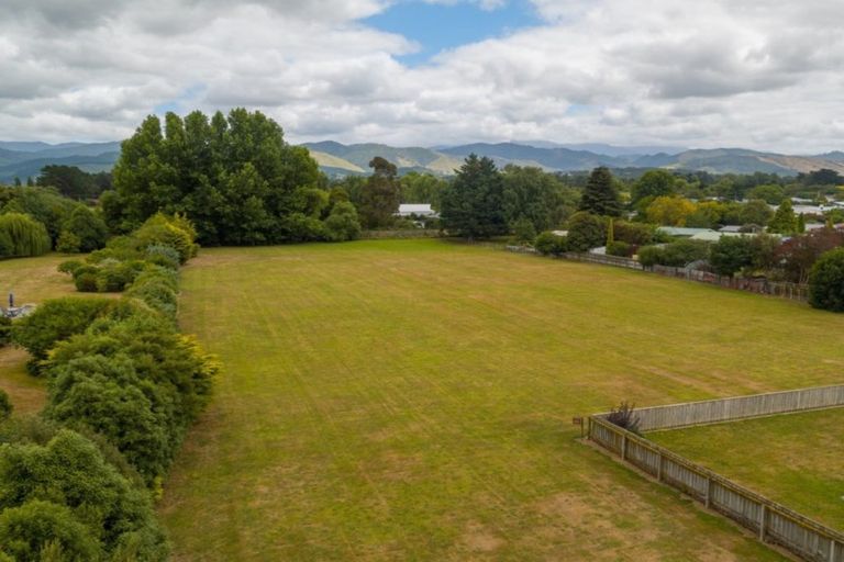 Photo of property in 11 Rexwood Estate, Carterton, 5713