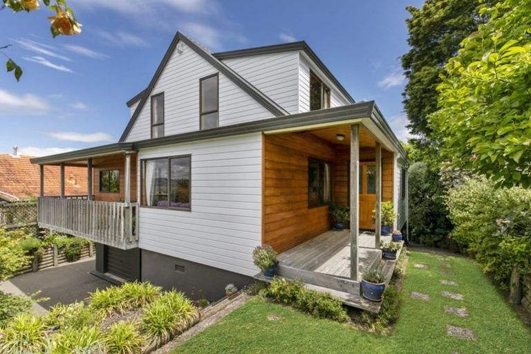 Photo of property in 2 Grand Vue Road, Kawaha Point, Rotorua, 3010