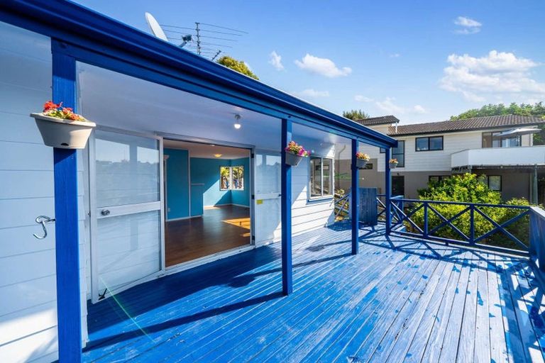 Photo of property in 13 Trias Road, Totara Vale, Auckland, 0629