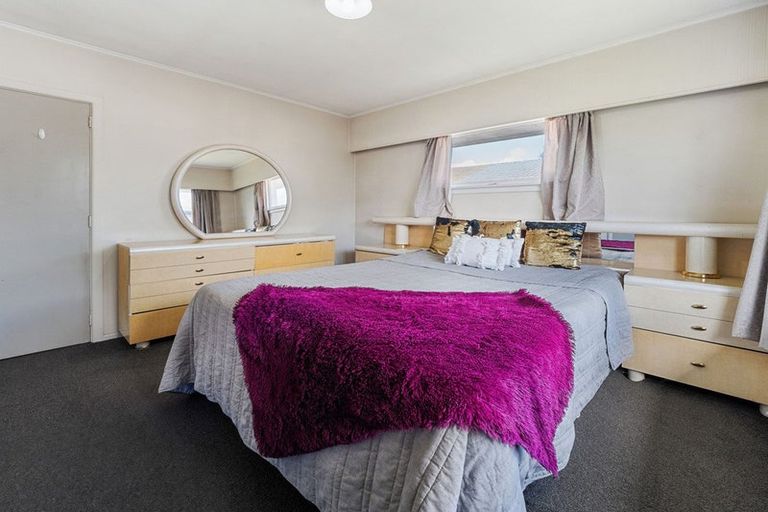 Photo of property in 205 Main North Road, Redwood, Christchurch, 8051