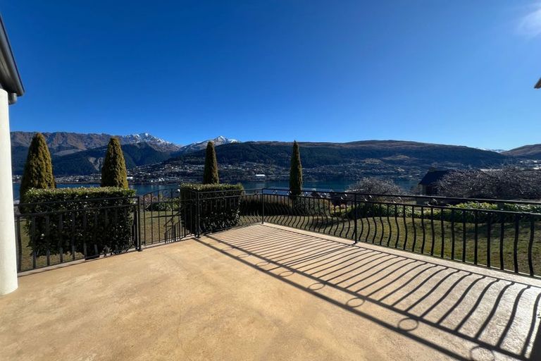 Photo of property in 2 Garland Terrace, Kelvin Heights, Queenstown, 9300