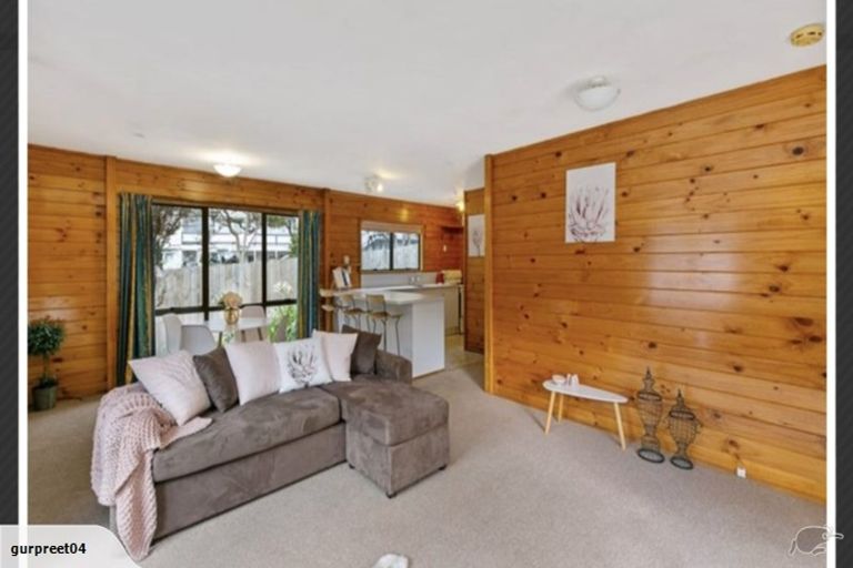 Photo of property in 94a Newlands Road, Newlands, Wellington, 6037