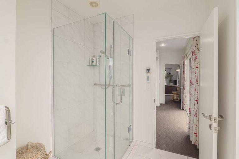 Photo of property in 29 Moncks Spur Road, Redcliffs, Christchurch, 8081