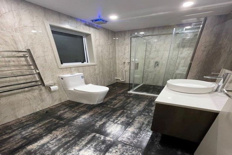 Photo of property in 16 Walworth Avenue, Pakuranga Heights, Auckland, 2010