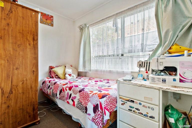 Photo of property in 1/178 Beach Haven Road, Beach Haven, Auckland, 0626