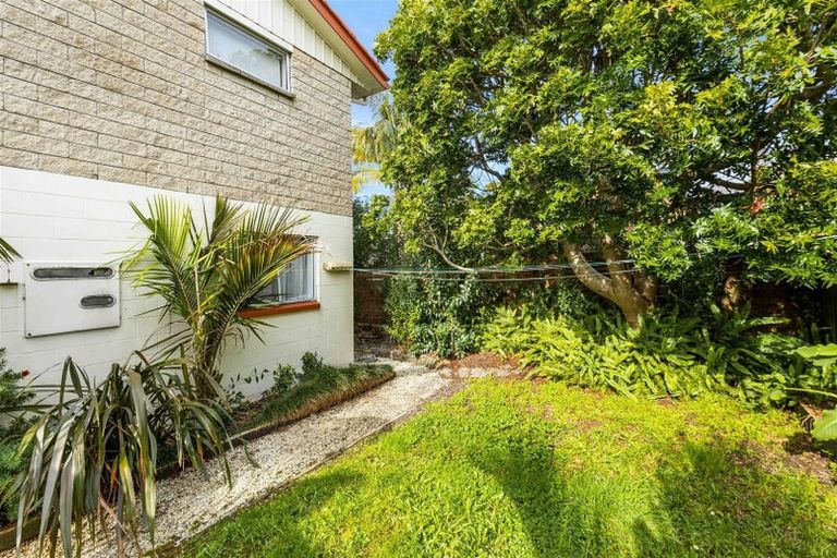 Photo of property in 5/24 Woodglen Road, Glen Eden, Auckland, 0602