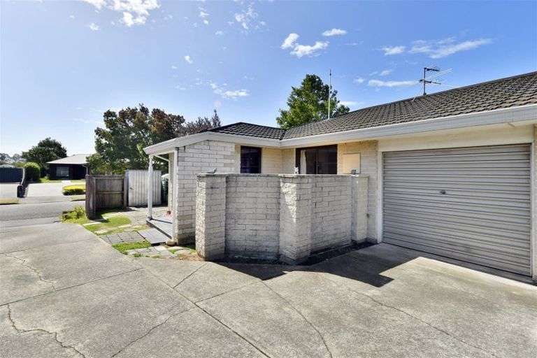 Photo of property in 1/37 Karnak Crescent, Russley, Christchurch, 8042