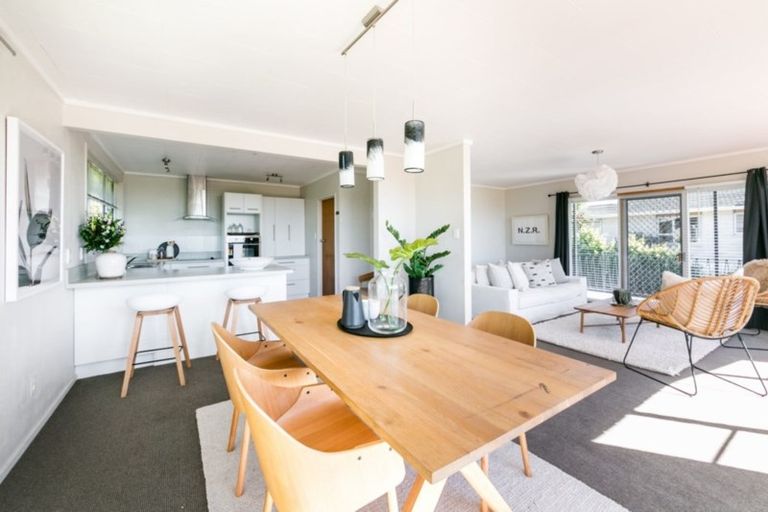 Photo of property in 25 Tauroa Road, Havelock North, 4130